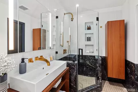 Bath - 65 Gladys St, San Francisco, CA 94110 photo 2 of 4