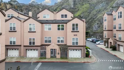 102 Stoneridge Ln, San Francisco, CA 94134
