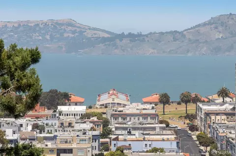 View/Area - 1908 Broadway St, San Francisco, CA 94109 photo 3 of 4