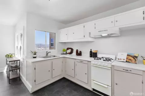 Kitchen - 430 Hanover St, San Francisco, CA 94112 photo 2 of 3