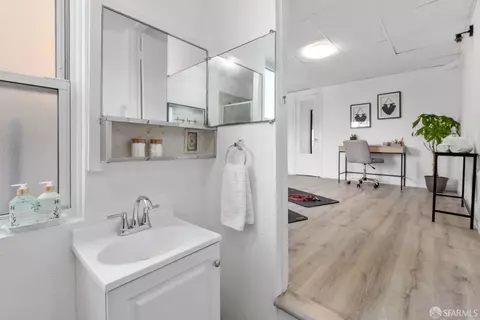 Bath - 430 Hanover St, San Francisco, CA 94112 photo 3 of 3