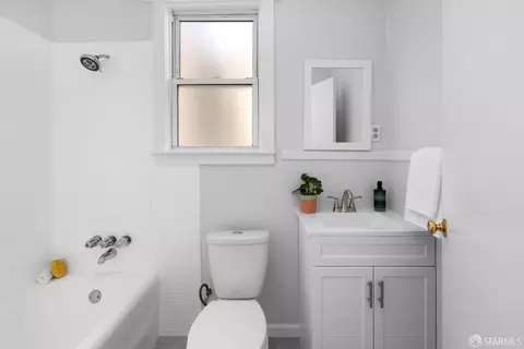 Bath - 430 Hanover St, San Francisco, CA 94112 photo 1 of 3