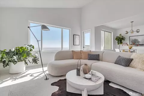 Living - 5007 Palmetto Ave #39, Pacifica, CA 94044 photo 2 of 5