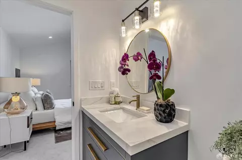 Bath - 5007 Palmetto Ave #39, Pacifica, CA 94044 photo 4 of 9