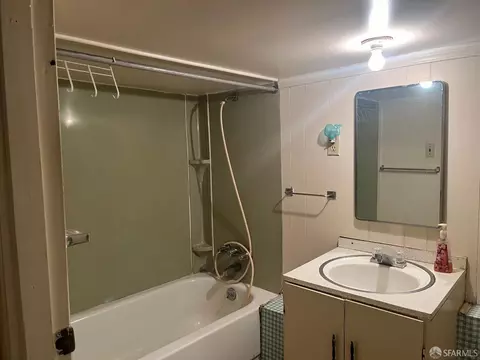 Bath - 29 Waterville St, San Francisco, CA 94124 photo 2 of 2