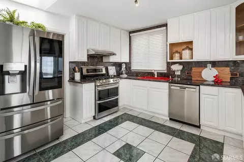 Kitchen - 2000 15th Ave, San Francisco, CA 94116 photo 3 of 4