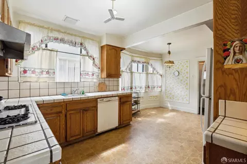 Kitchen - 38 Murray St, San Francisco, CA 94112 photo 4 of 4