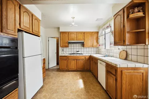 Kitchen - 38 Murray St, San Francisco, CA 94112 photo 2 of 4