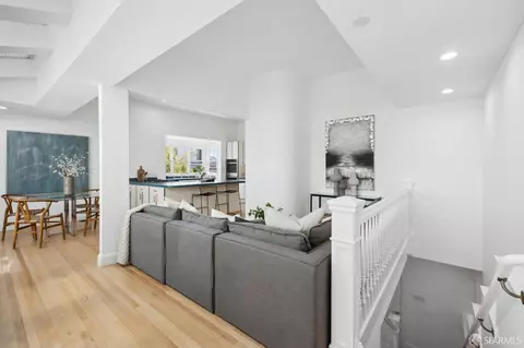 Entry Way - 1902 Baker St, San Francisco, CA 94115 photo 2 of 4