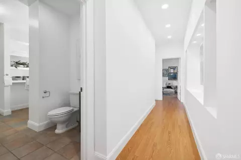 Entry Way - 1902 Baker St, San Francisco, CA 94115 photo 3 of 4