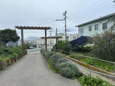 Exterior - 331 Shields St, San Francisco, CA 94132 photo 3 of 4