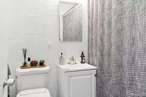 Bath - 3621 20th St, San Francisco, CA 94110 photo 4 of 4