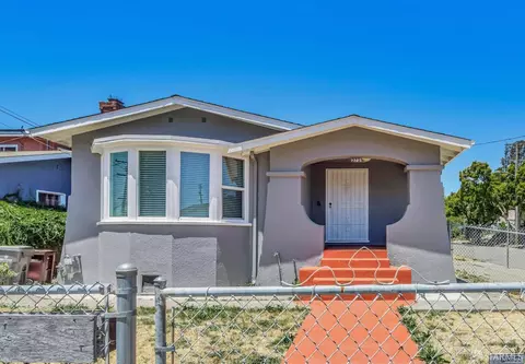 2751 Bartlett St, Oakland, CA 94602