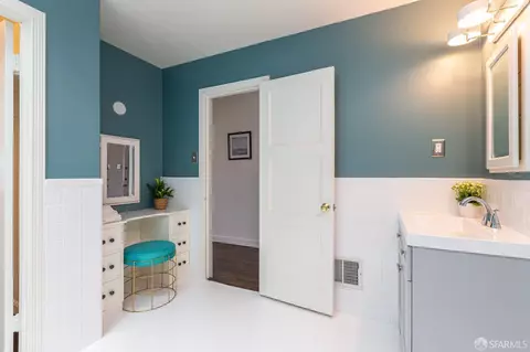 Bath - 2367 35th Ave, San Francisco, CA 94116 photo 2 of 4