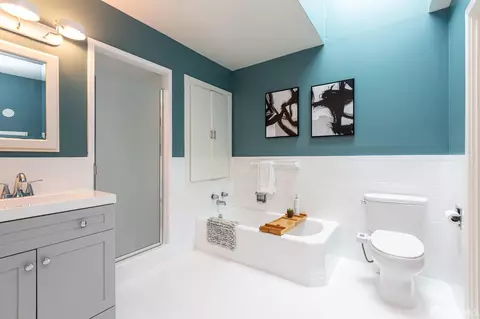 Bath - 2367 35th Ave, San Francisco, CA 94116 photo 1 of 4