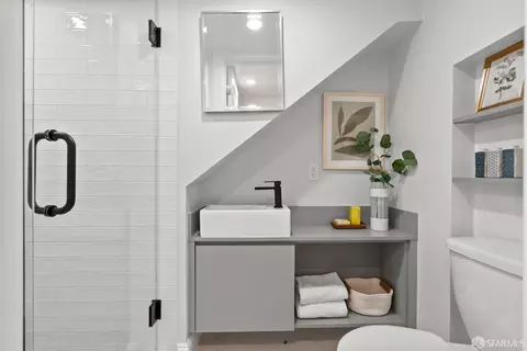 Bath - 326 Virginia Ave, San Francisco, CA 94110 photo 3 of 3