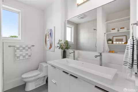 Bath - 326 Virginia Ave, San Francisco, CA 94110 photo 2 of 3