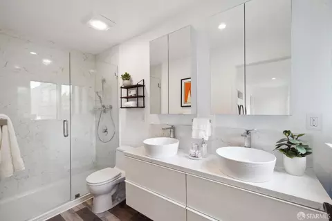 Bath - 327 18th Ave, San Francisco, CA 94121 photo 2 of 7