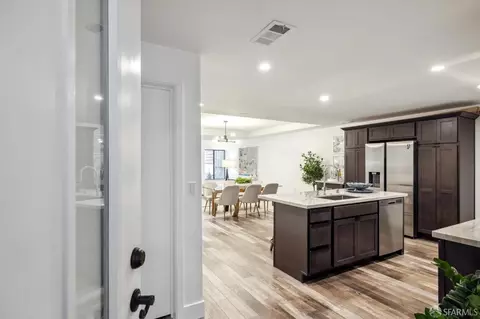 Entry Way - 327 18th Ave, San Francisco, CA 94121 photo 3 of 7