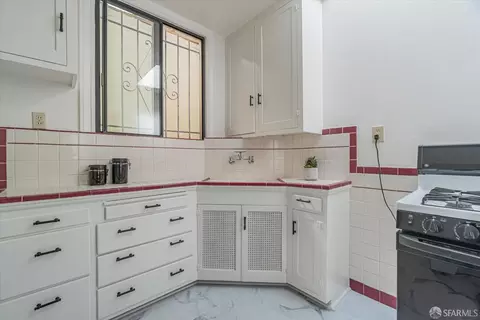 Kitchen - 2179 46th Ave, San Francisco, CA 94116 photo 4 of 4