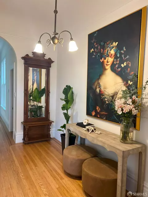 Entry Way - 627 Baker St, San Francisco, CA 94117 photo 2 of 5