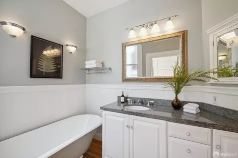 Bath - 627 Baker St, San Francisco, CA 94117 photo 2 of 5