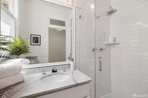 Bath - 627 Baker St, San Francisco, CA 94117 photo 4 of 5