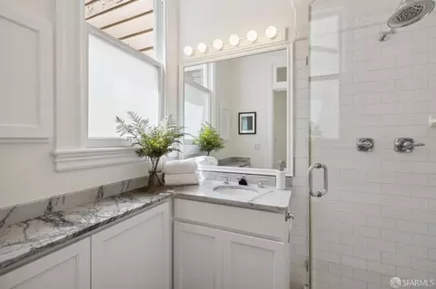 Bath - 627 Baker St, San Francisco, CA 94117 photo 3 of 5