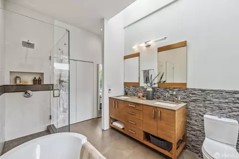 Bath - 64 Nordhoff St, San Francisco, CA 94131 photo 1 of 5