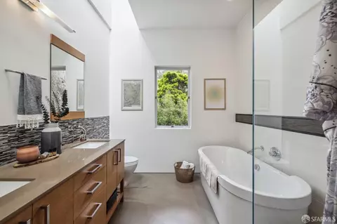Bath - 64 Nordhoff St, San Francisco, CA 94131 photo 2 of 5