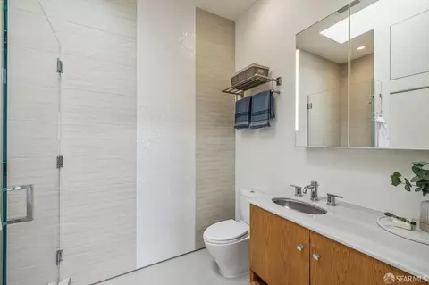 Bath - 64 Nordhoff St, San Francisco, CA 94131 photo 4 of 5