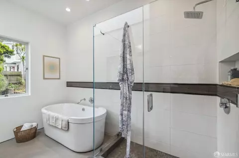 Bath - 64 Nordhoff St, San Francisco, CA 94131 photo 3 of 5