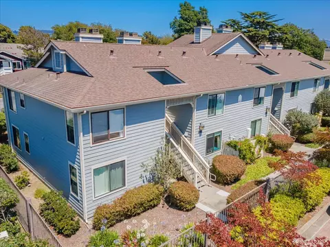 2 Shoreline Ct, Richmond, CA 94804