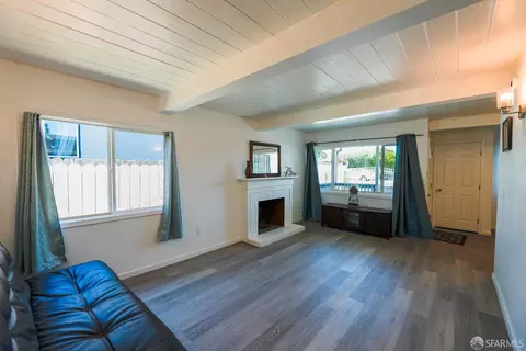 Living - 729 7th St, Richmond, CA 94801 photo 1 of 1