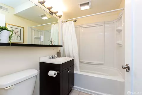 Bath - 142 Hearst Ave, San Francisco, CA 94131 photo 3 of 3