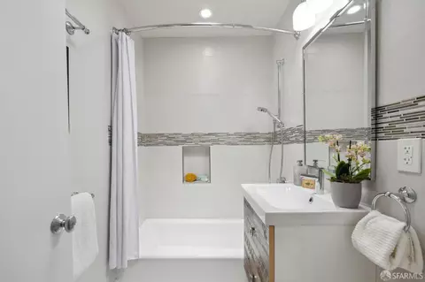 Bath - 539 16th Ave, San Francisco, CA 94118 photo 6 of 7