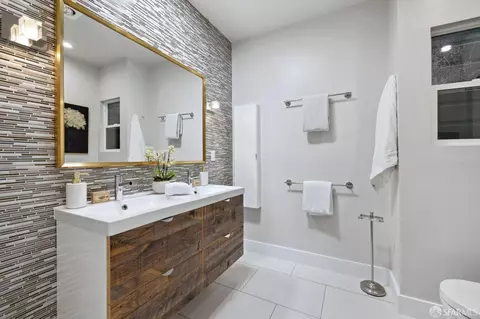 Bath - 539 16th Ave, San Francisco, CA 94118 photo 3 of 7