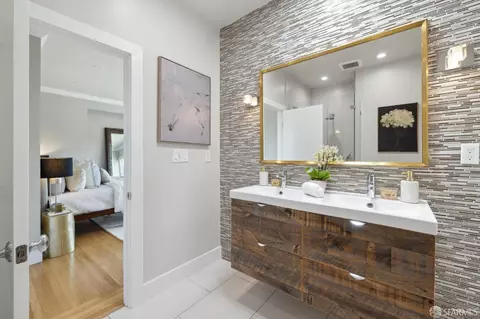 Bath - 539 16th Ave, San Francisco, CA 94118 photo 2 of 7