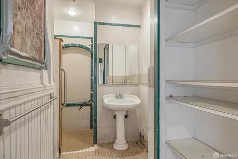 Bath - 108 Chattanooga St, San Francisco, CA 94114 photo 3 of 3