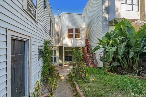Exterior - 108 Chattanooga St, San Francisco, CA 94114 photo 2 of 7