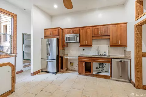 Kitchen - 108 Chattanooga St, San Francisco, CA 94114 photo 1 of 3