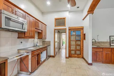 Kitchen - 108 Chattanooga St, San Francisco, CA 94114 photo 2 of 3
