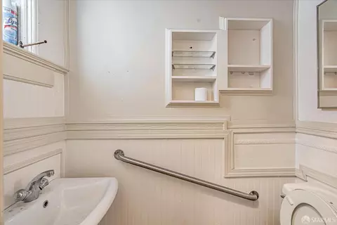 Bath - 108 Chattanooga St, San Francisco, CA 94114 photo 2 of 3