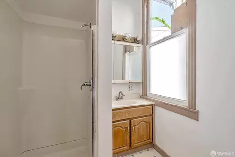 Bath - 108 Chattanooga St, San Francisco, CA 94114 photo 1 of 3
