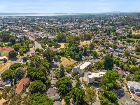 View/Area - 1510 E St #20, Hayward, CA 94541 photo 12 of 13
