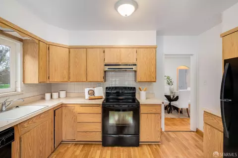 Kitchen - 1450 Diamond St, San Francisco, CA 94131 photo 2 of 4