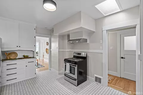 355 Edinburgh St, San Francisco, CA 94112 photo 14