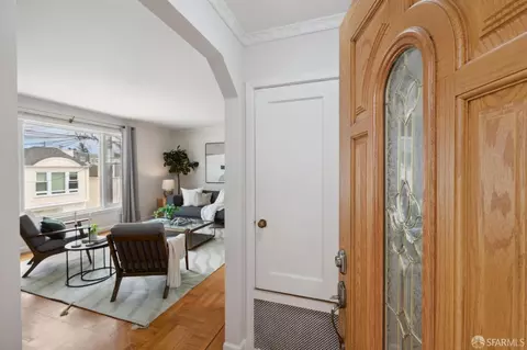 32 St Charles Ave, San Francisco, CA 94132 photo 2