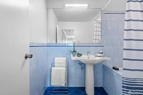 Bath - 950 Duncan St #206E, San Francisco, CA 94131 photo 2 of 3