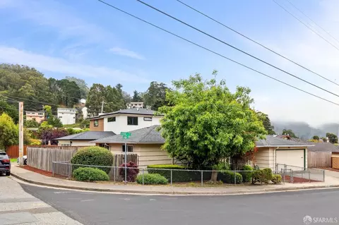 996 Serena Dr, Pacifica, CA 94044